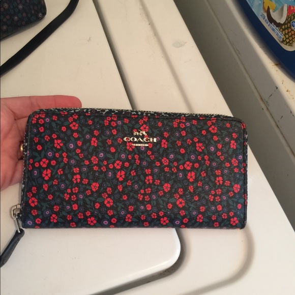 Coach Handbags - Coach floral wallet